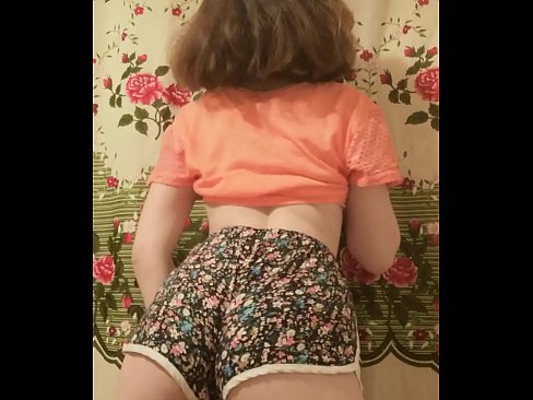 ❤️ Una ghjovana sexy si spoglia i pantaloncini davanti à a camera ️❌ Video porno à porn co.nomescriativos.top ❌
