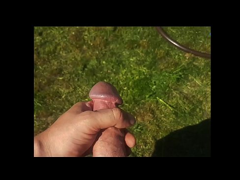 ❤️ Hottie si fa scopare a figa rosa è cums cun un squirt in un giardinu d'estate ️❌ Video porno à porn co.nomescriativos.top ❌